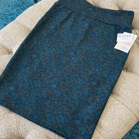 💕New with Tag Lularoe Cassie Pencil Skirt💕 - Picture 4 of 7